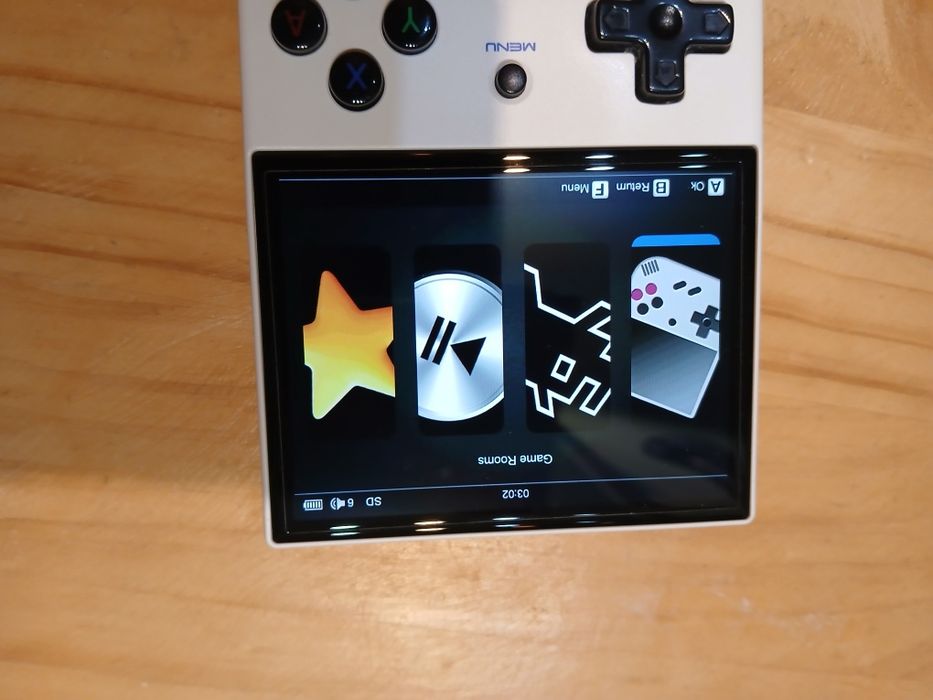 Anbernic Rg35xx Plus i dwie karty pamięci micro SD 64GB + 32GB