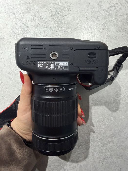 Canon EOS 1200D + об’єктив Canon EF-S 18-135 mm