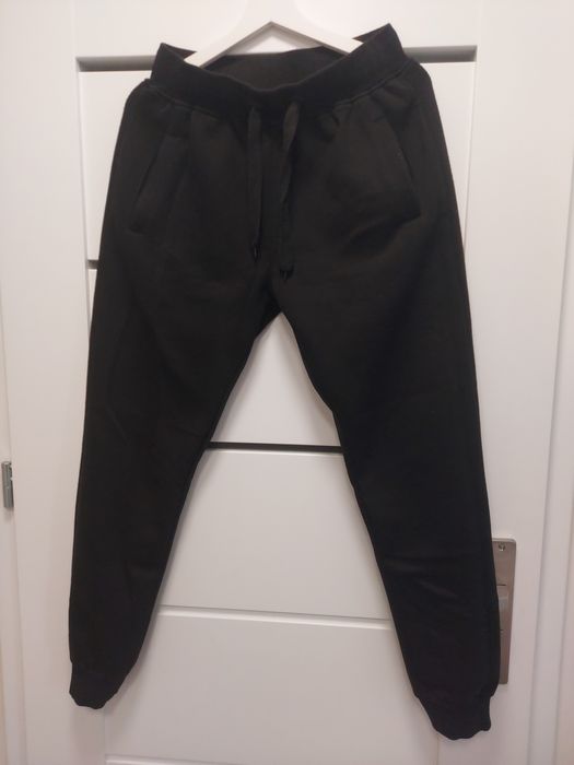 Klasyczne czarne spodnie dresowe męskie rozm. M trening sport bieganie