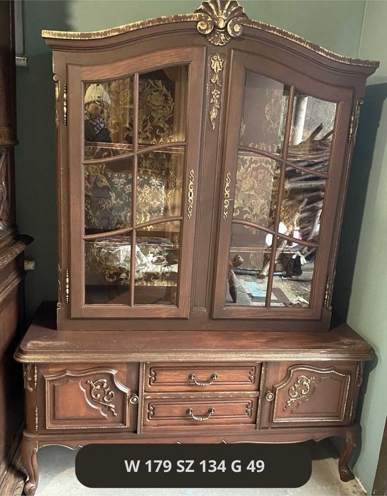 Witrynka z litego drewna