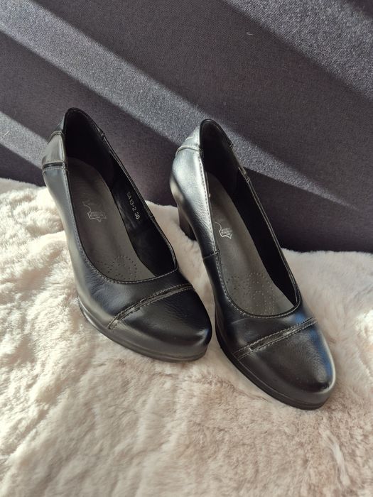 Pantofle, czółenka, czarne, buty na obcasie, Jezzi rozmiar 36