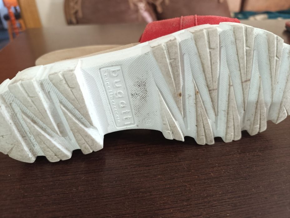 Шльопанці bugatti