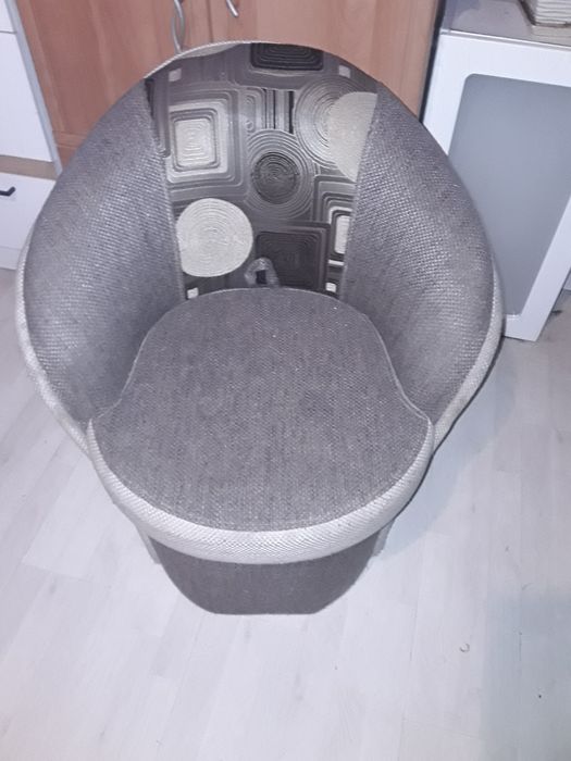 Dwie pufy z oparciem, otwierane