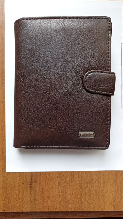 Портмоне - бумажник мужской.