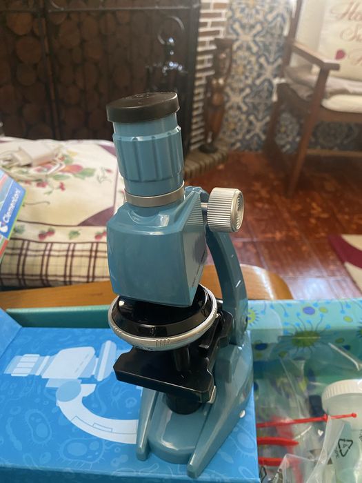 Kit Laboratorial para Criança com Microscópio