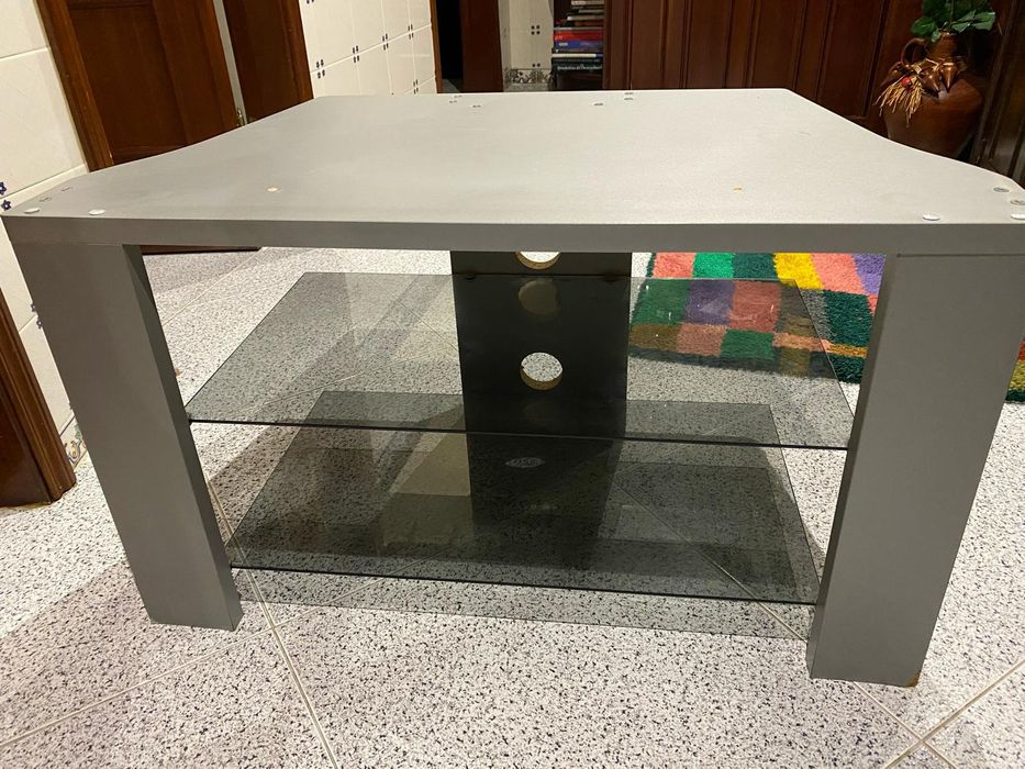 Mesa de televisão usada cinzenta