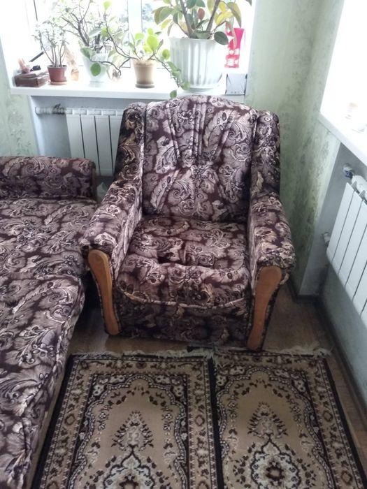Диван та два крісла
