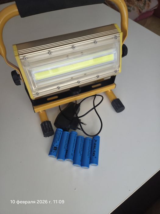 Пржектор акумуляторний 100Wt