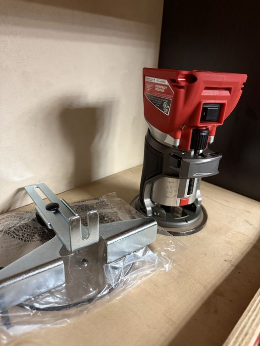 Milwaukee M18 frezarka górnowrzecionowa 8mm/6mm 18V
