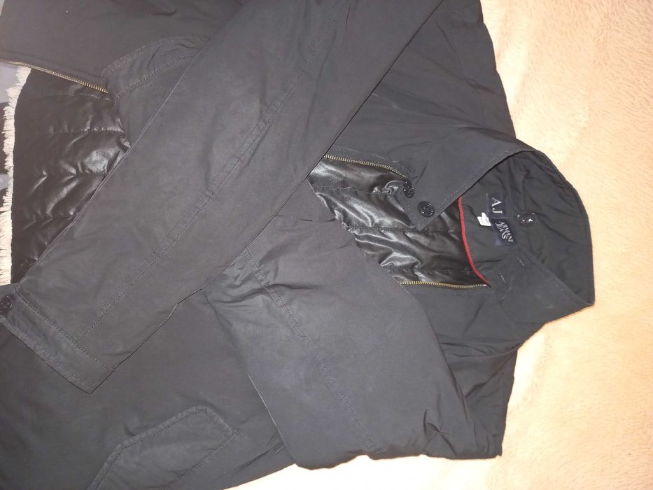 Продаю куртку Armani Jeans