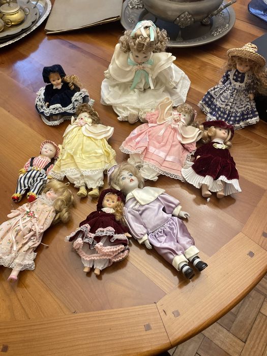 Bonecas em porcelana articuladas
