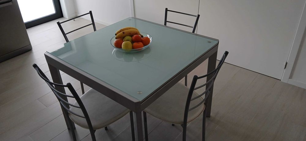 mesa de jantar extensível / com 4 cadeiras