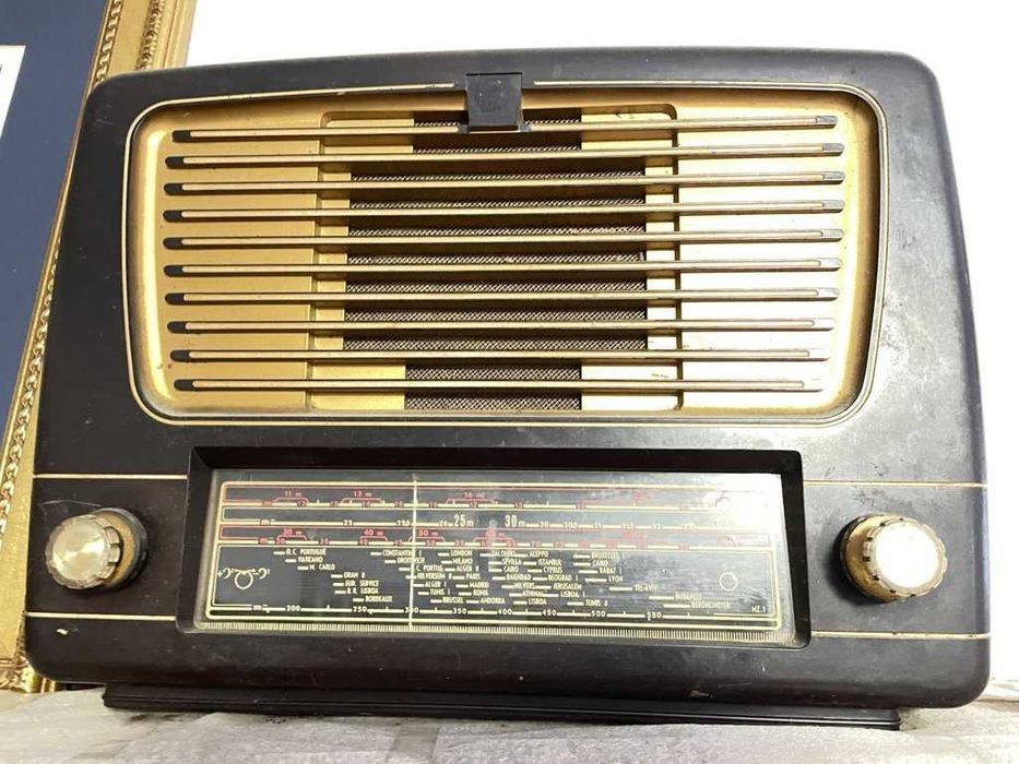 Máquina de escrever e Rádio