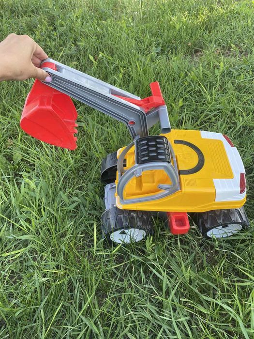 Экскаватор большой Lena