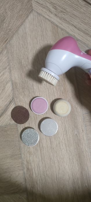 Szczoteczka elektryczna do twarzy peelingu