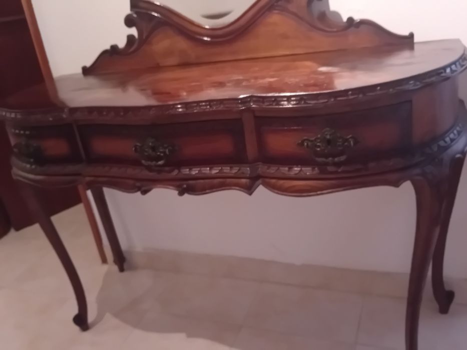 Toucador Antigo muito bem estimado