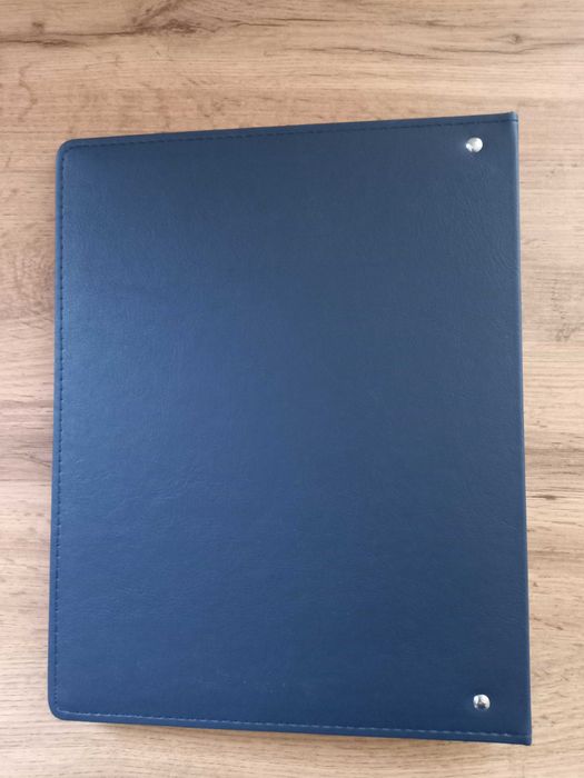 Nowy klaser album granatowy A4 plus 9 kart na znaczki.