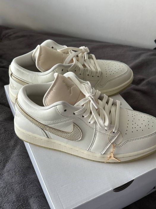 Нові Кросівки Nike Jordan 1 розмір 40,5 26см замовляла в Польщі, не підійшов розмір