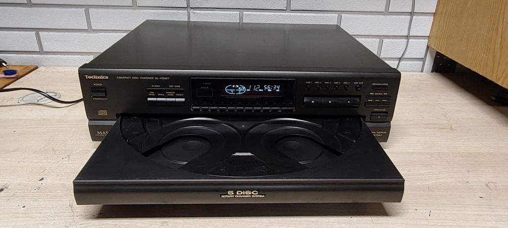 Zmieniarka 5 x CD TECHNICS SL-PD887.