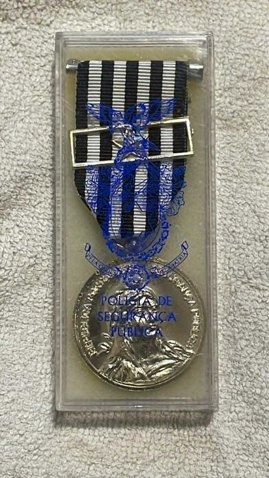 Medalha de assiduidade da PSP, 1 estrela (10 anos serviço efetivo)