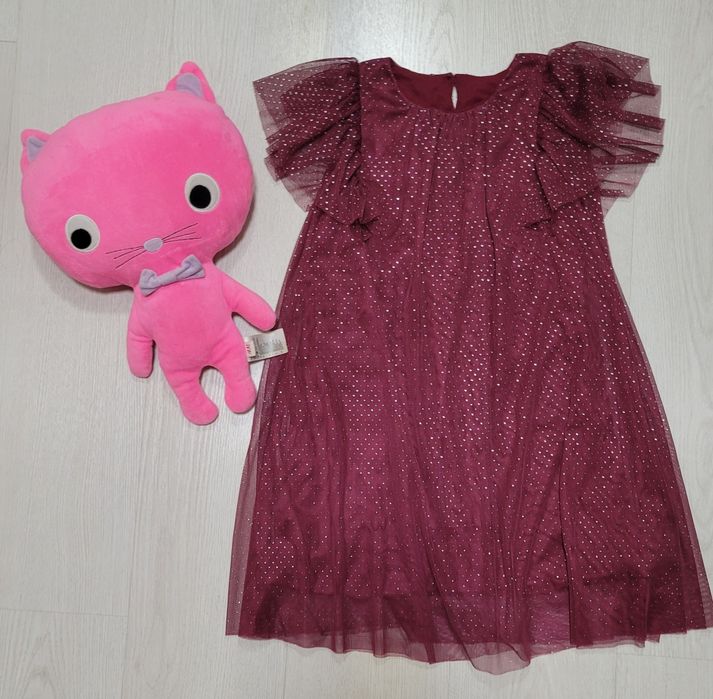 Шикарну сукня в кольорі марсала