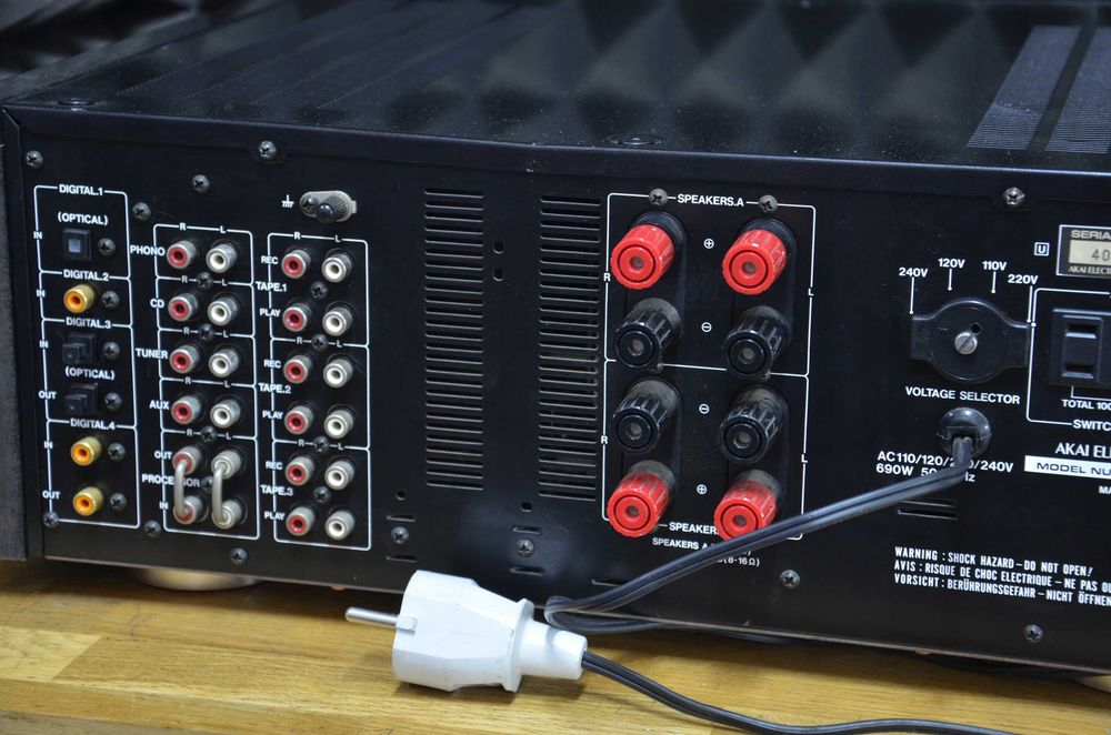 Wzmacniacz AKAI AM-93