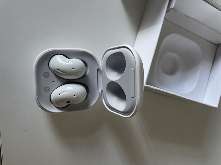 Galaxy Buds Live Auriculares Sem Fios Brancos