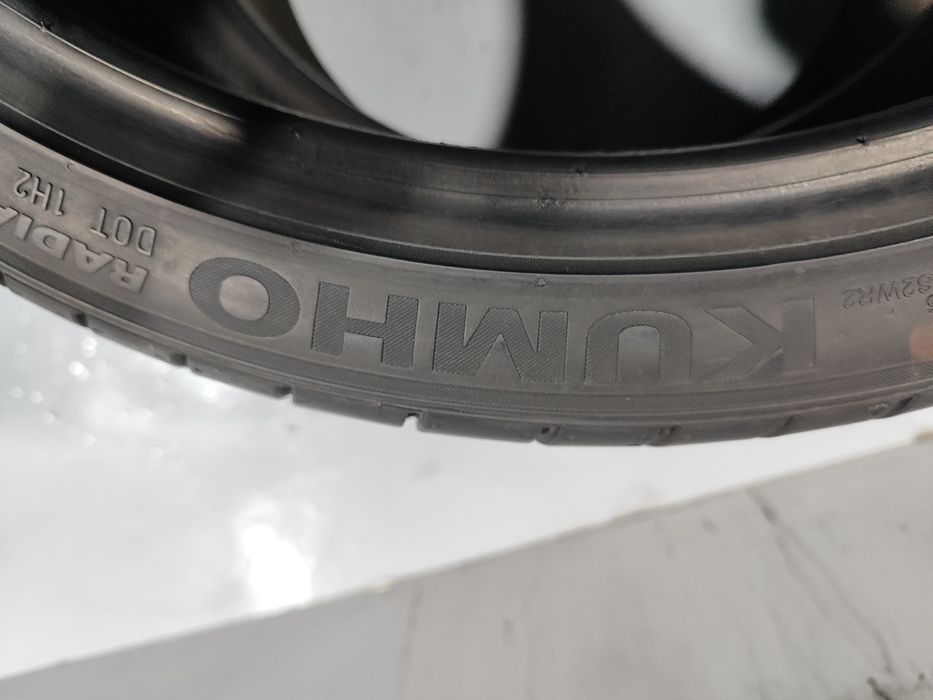 2 pneus semi novos 235-35R19 kumho - Oferta dos Portes