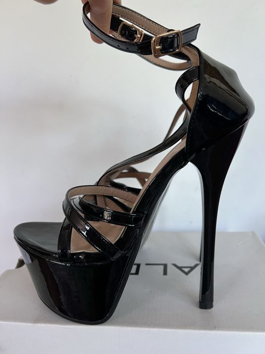 Bardzo wysokie szpilki platformy 38 / 39 czarne lakierki nowe