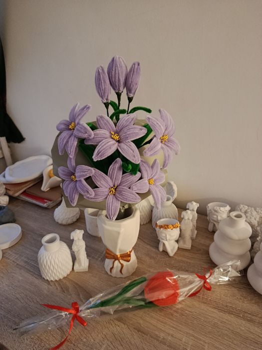 Bukiet lilii dekoracyjnych – ręcznie robiony 9 kwiatów .