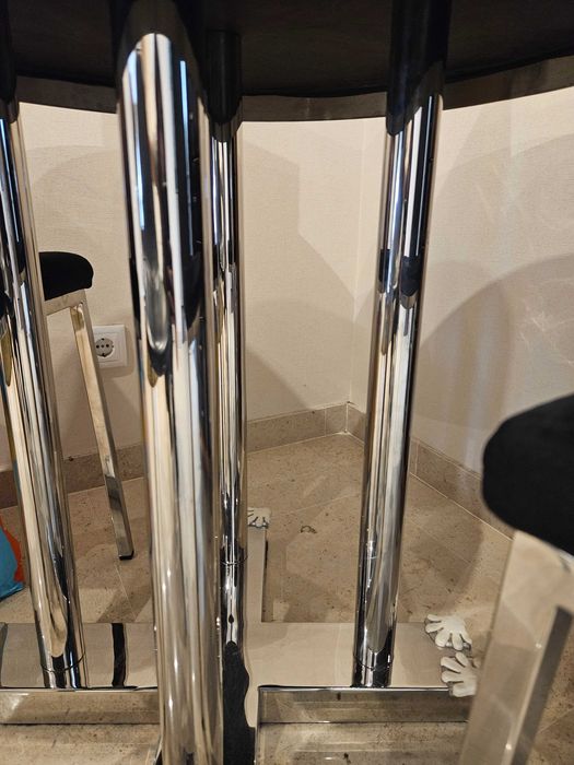 Game table with chairs64584684890497123