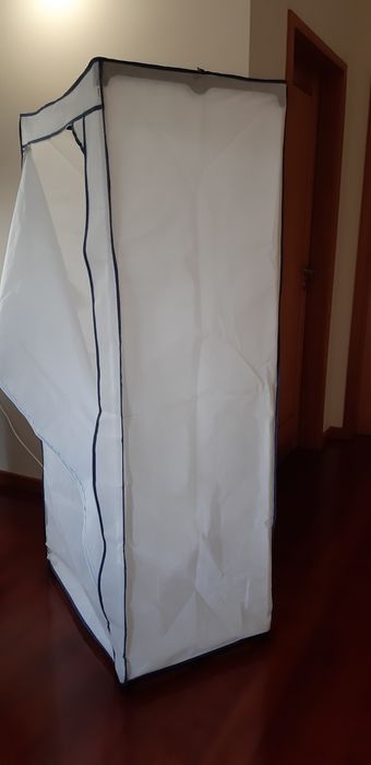 Roupeiro em tecido - Rayen - como novo