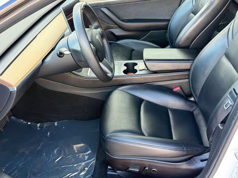 Tesla Model 3 Long Range      2022