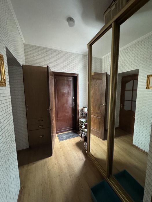 Продам 2-к квартиру з ремонтом, 55 кв.м, у центрі на вул. Базарної/Маразліївська (3-217-451)