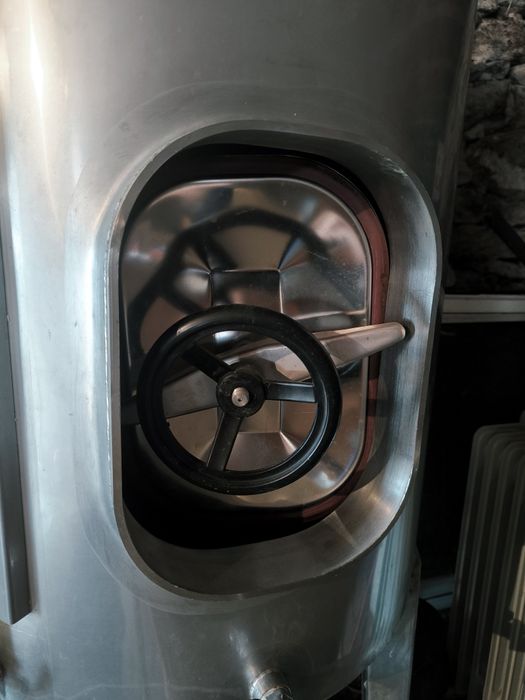 Conjunto de cubas em inox e esmagadora de uvas elétrica