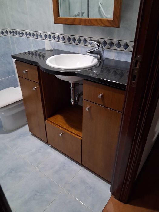 Vendo 2  móveis de WC