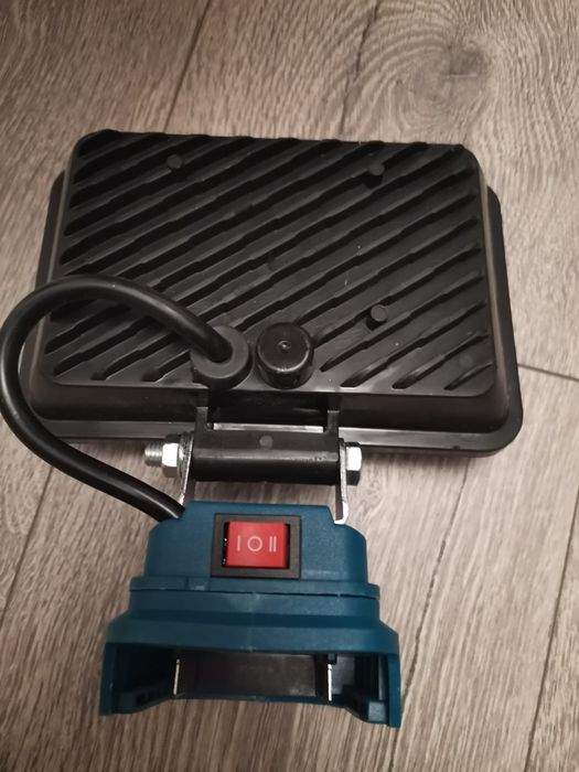 Прожектор під акумулятори makita