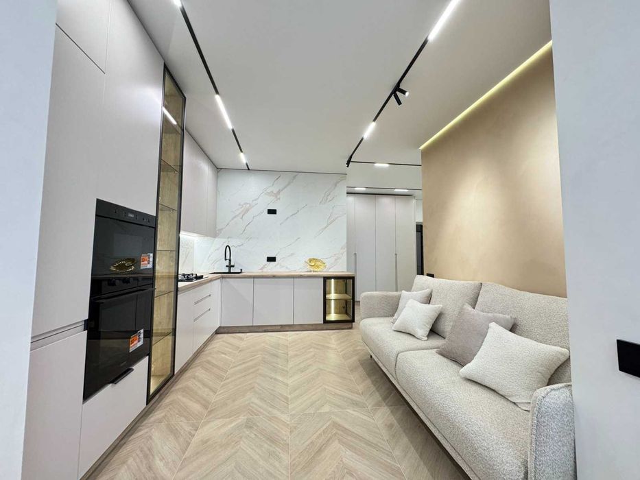 Продаж ! Красивезна дизайнерська двокімнатна квартира, Молодіжна,8