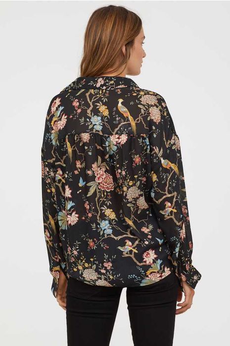 Camisa preta c/flores e pássaros H&M - GP & J Baker - Tam 36