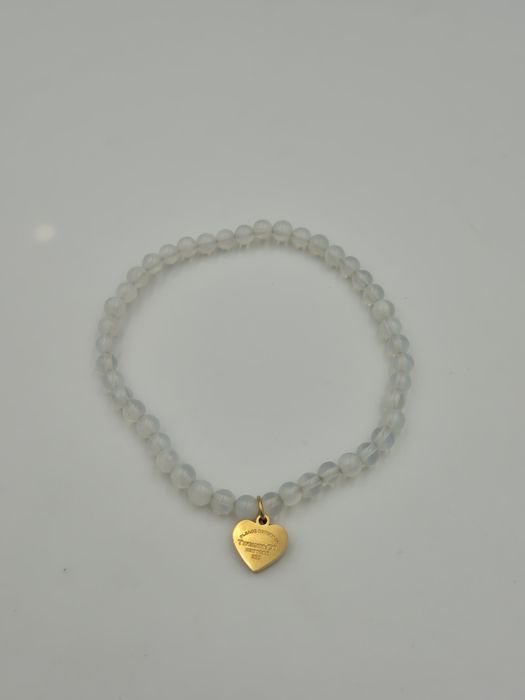 Bransoletka zawieszka Tiff złota serce kamienie naturalne opal biała