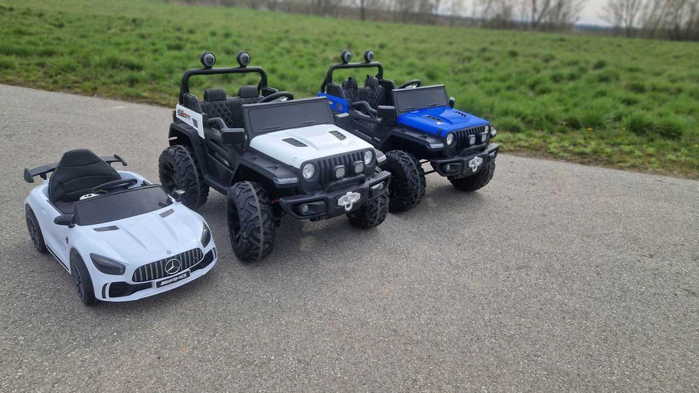 Wielkie autko na akumulator JEEP MASTER 4x4 12V + PILOT ŚWIATŁA