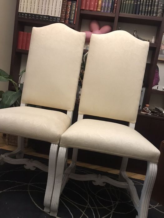 Cadeiras Brancas (2)
