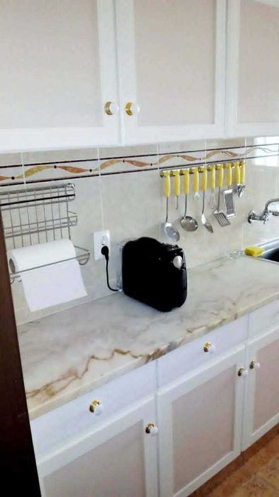 T2 mobilado e equipado com marquise e dispensa em Olhão