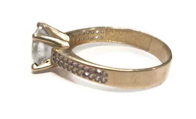 Wyrób jubilerski - Złoty pierścionek p.585 2,49g.