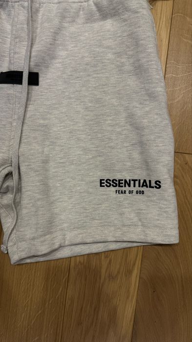 Шорти essentials
