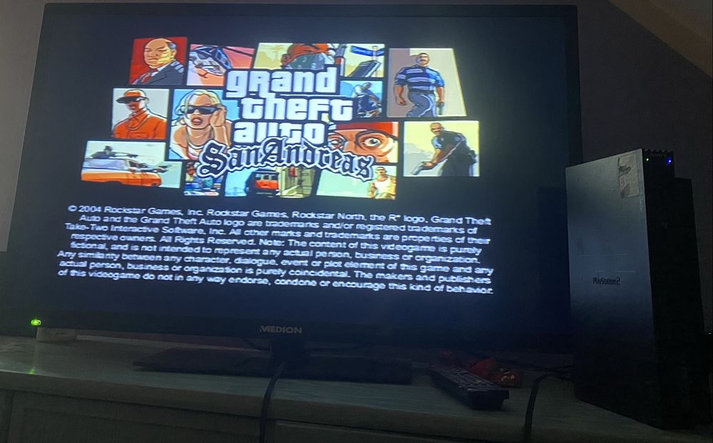 Playstation 2 wersja FAT + pad + 2 gry