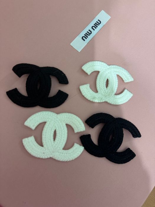 нашивки Chanel на одяг