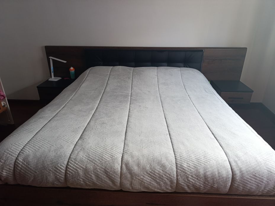Cama com Mesas de Cabeceira Bellevue