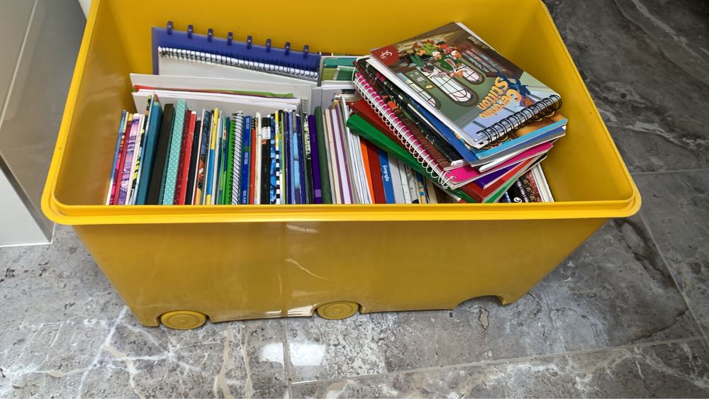 Zestaw zeszytów ponad 50 sztuk uzywane