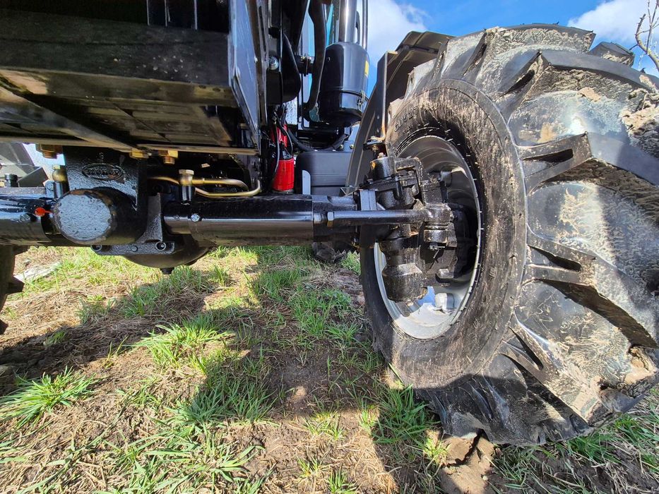 Трактор с кабиной Скаут 404С с ровным полом